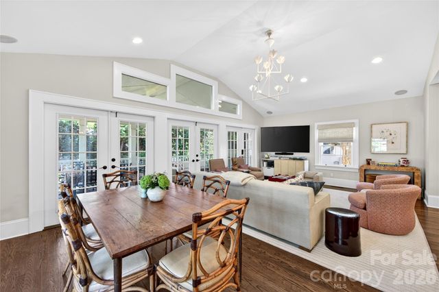 2127 Crescent Avenue, Charlotte, NC 28207