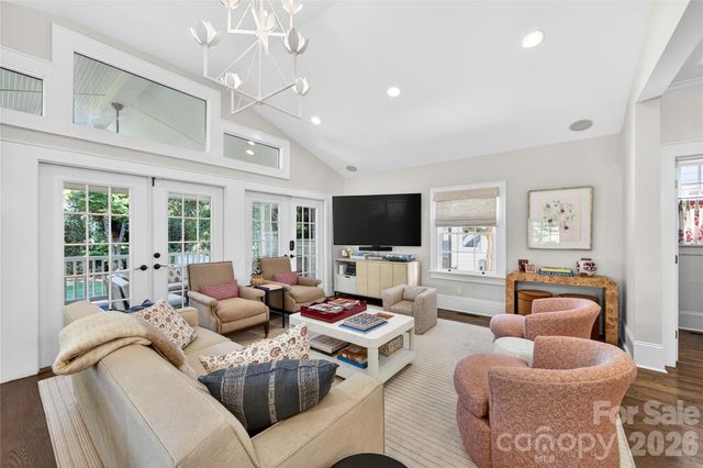 2127 Crescent Avenue, Charlotte, NC 28207