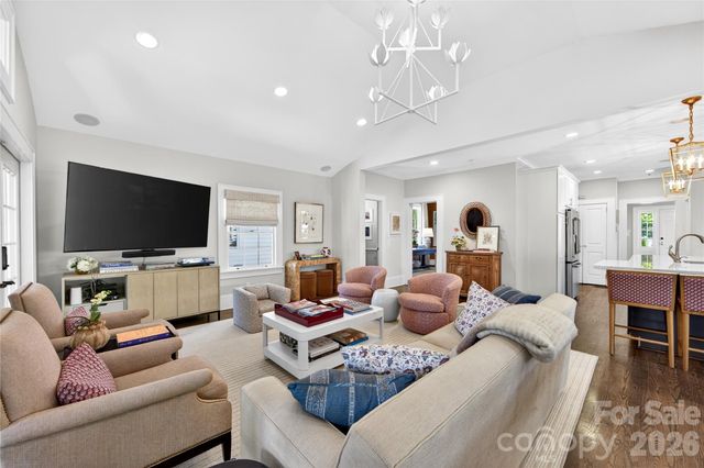 2127 Crescent Avenue, Charlotte, NC 28207