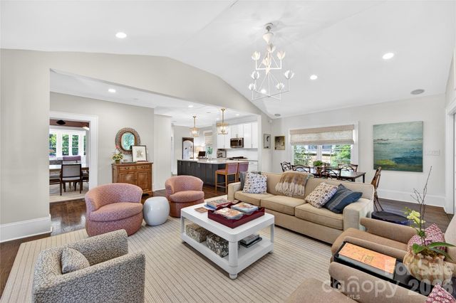 2127 Crescent Avenue, Charlotte, NC 28207
