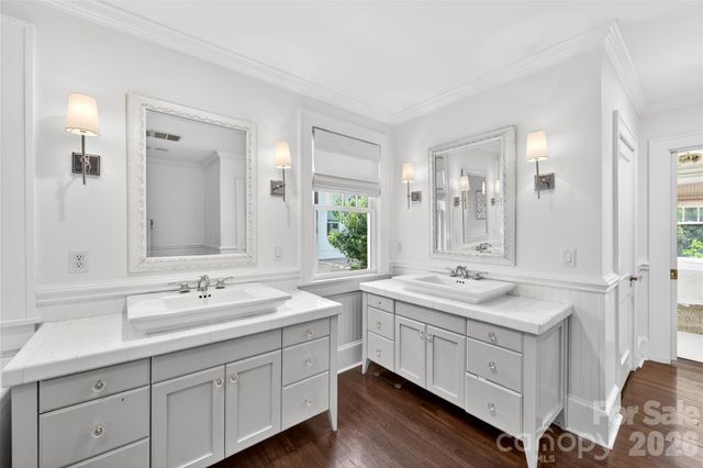 2127 Crescent Avenue, Charlotte, NC 28207