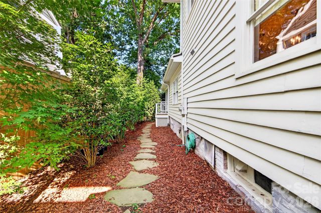 2127 Crescent Avenue, Charlotte, NC 28207