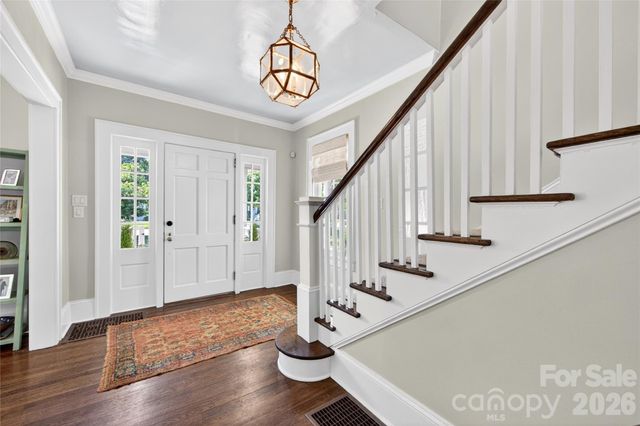 2127 Crescent Avenue, Charlotte, NC 28207