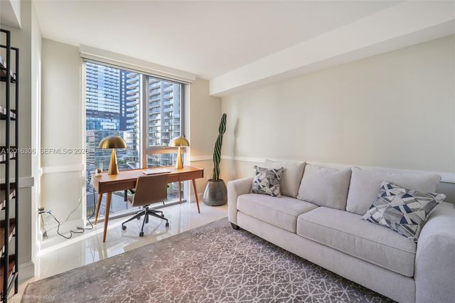 31 SE 6th St 2207, Miami, FL 33131