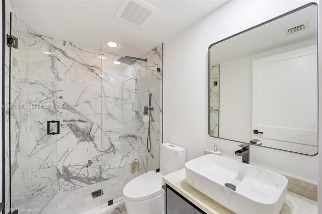 31 SE 6th St 2207, Miami, FL 33131