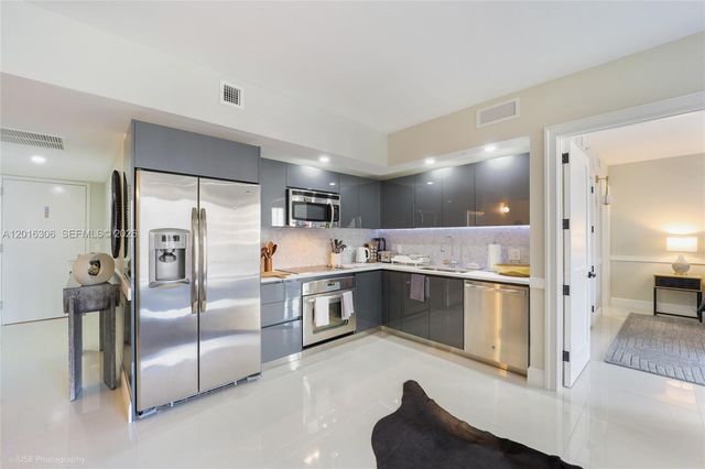 31 SE 6th St 2207, Miami, FL 33131