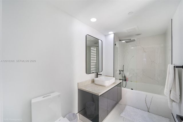 31 SE 6th St 2207, Miami, FL 33131