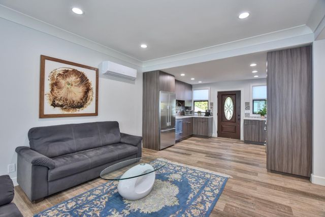 251 Middlefield Rd, Palo Alto, CA 94301