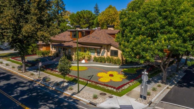 251 Middlefield Rd, Palo Alto, CA 94301