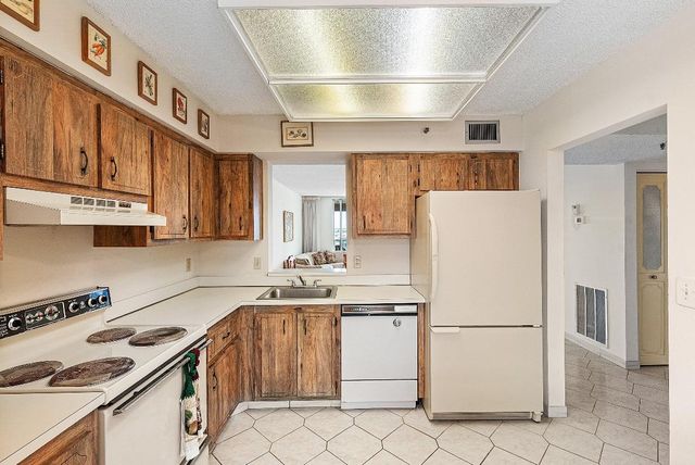 14623 Bonaire Boulevard 602, Delray Beach, FL 33446