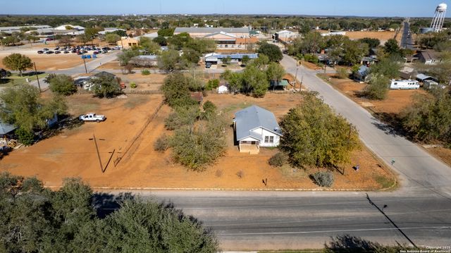 719 E Trinity, Pearsall, TX 78061