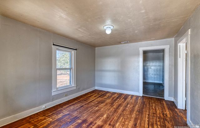 719 E Trinity, Pearsall, TX 78061