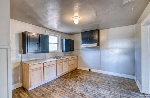 719 E Trinity, Pearsall, TX 78061