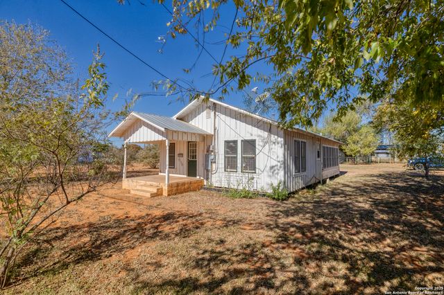 719 E Trinity, Pearsall, TX 78061