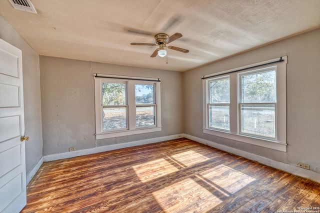 719 E Trinity, Pearsall, TX 78061