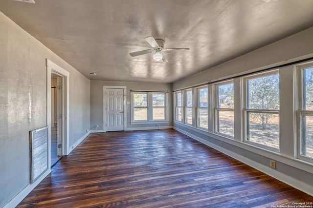 719 E Trinity, Pearsall, TX 78061