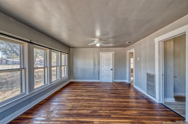 719 E Trinity, Pearsall, TX 78061