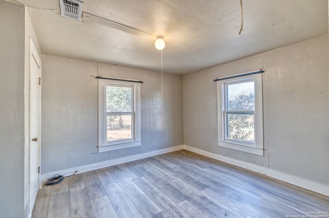 719 E Trinity, Pearsall, TX 78061