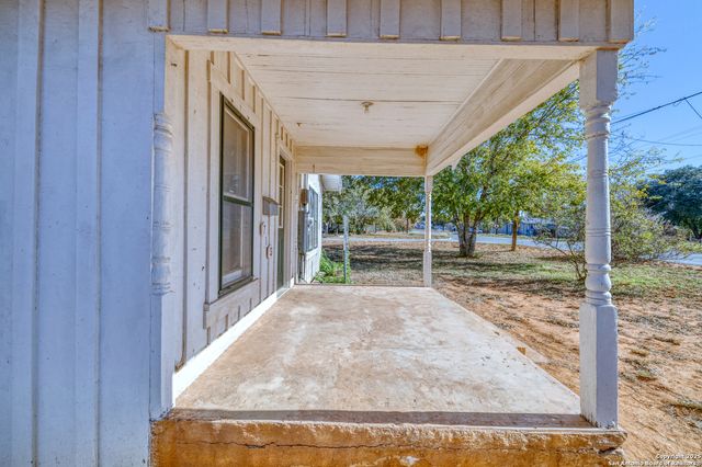 719 E Trinity, Pearsall, TX 78061
