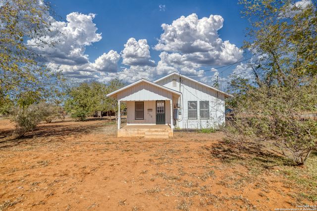 719 E Trinity, Pearsall, TX 78061