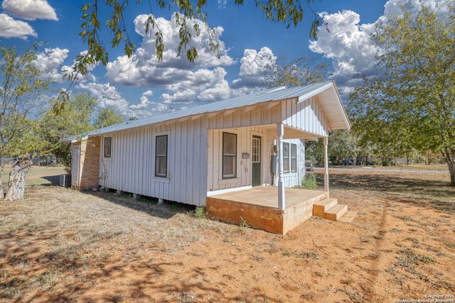 719 E Trinity, Pearsall, TX 78061