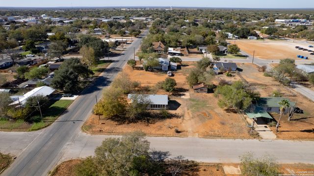 719 E Trinity, Pearsall, TX 78061