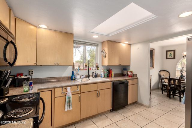 743 N Abrego Drive, Green Valley, AZ 85614