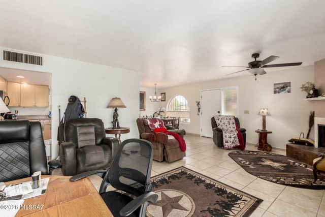 743 N Abrego Drive, Green Valley, AZ 85614