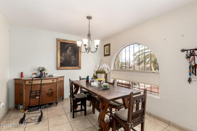 743 N Abrego Drive, Green Valley, AZ 85614