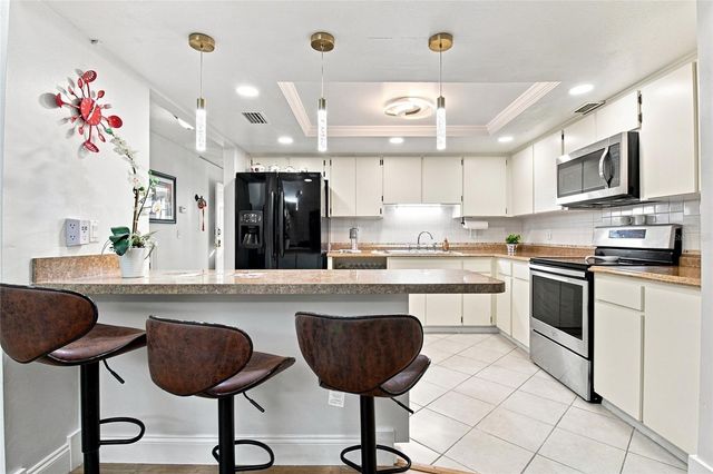 5304 BRADBURY COURT, Tampa, FL 33624