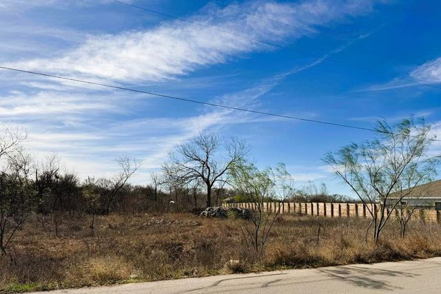 133 Blushing DR, Cedar Creek, TX 78612