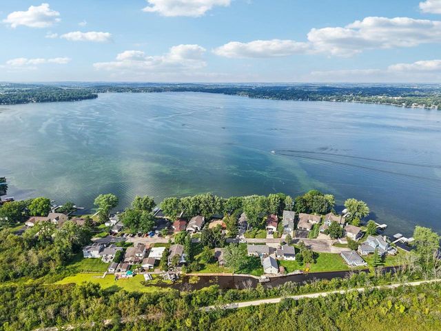 W8135 Elm Point Road, Lake Mills, WI 53551