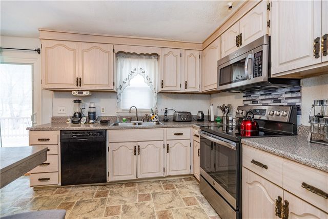 19 Mark Drive, North Kingstown, RI 02852
