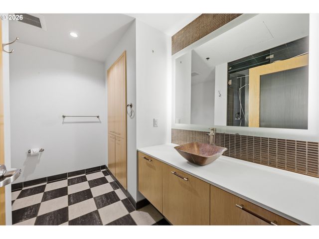 420 Nw 11TH Ave 712, Portland, OR 97209