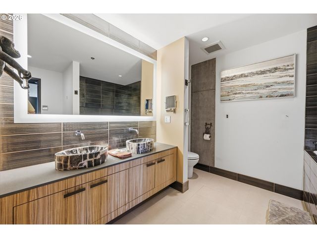 420 Nw 11TH Ave 712, Portland, OR 97209