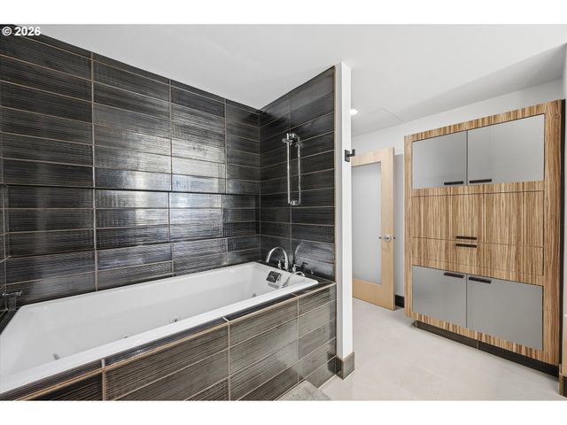 420 Nw 11TH Ave 712, Portland, OR 97209