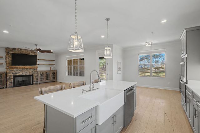 101 Bledsoe Dr, Hendersonville, TN 37075