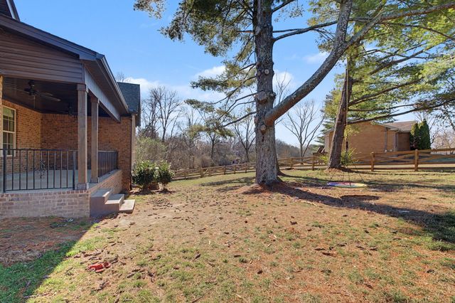 101 Bledsoe Dr, Hendersonville, TN 37075