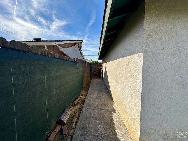 10404 Enger Street, Bakersfield, CA 93312