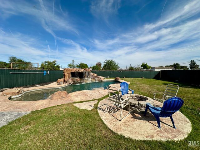 10404 Enger Street, Bakersfield, CA 93312