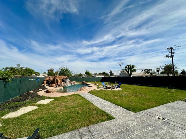 10404 Enger Street, Bakersfield, CA 93312