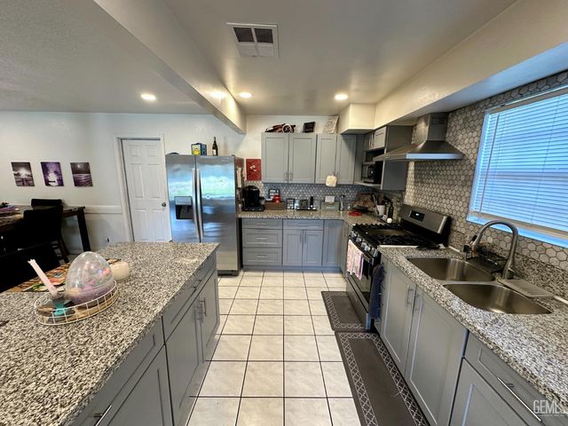 10404 Enger Street, Bakersfield, CA 93312