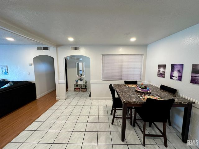 10404 Enger Street, Bakersfield, CA 93312