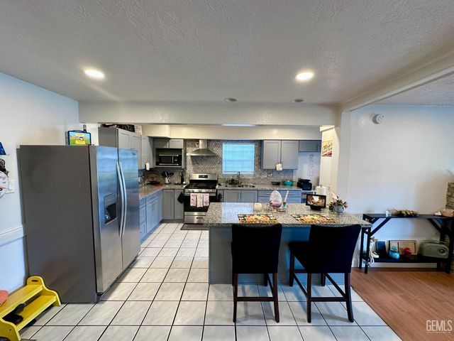 10404 Enger Street, Bakersfield, CA 93312