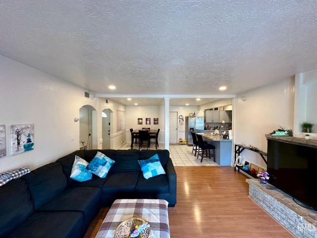 10404 Enger Street, Bakersfield, CA 93312