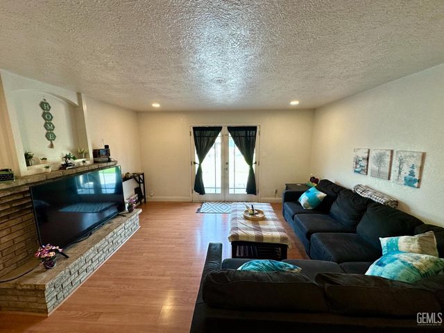 10404 Enger Street, Bakersfield, CA 93312