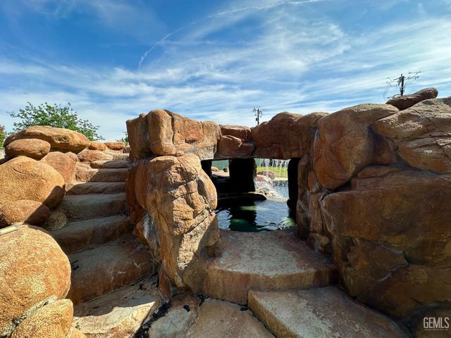 10404 Enger Street, Bakersfield, CA 93312