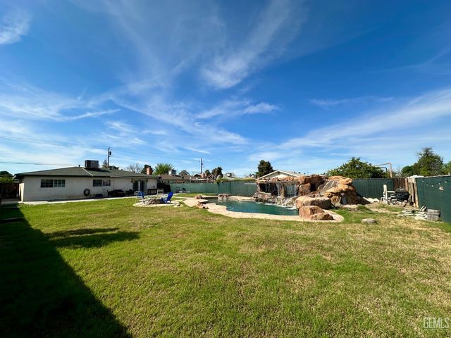 10404 Enger Street, Bakersfield, CA 93312