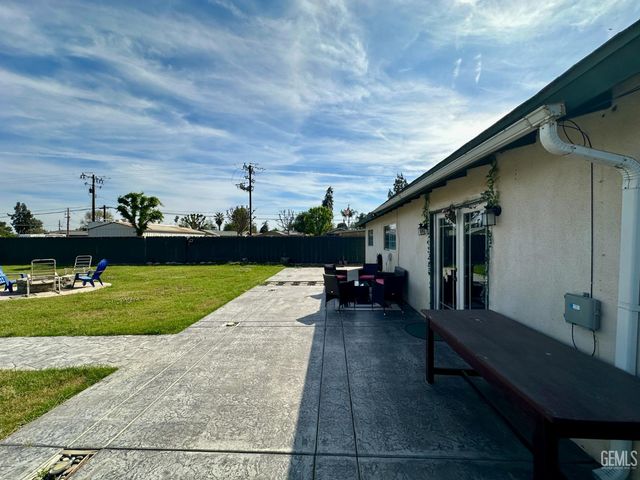 10404 Enger Street, Bakersfield, CA 93312