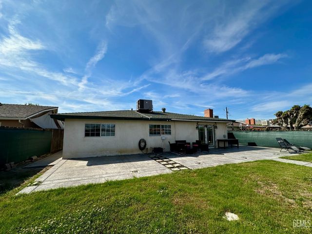 10404 Enger Street, Bakersfield, CA 93312